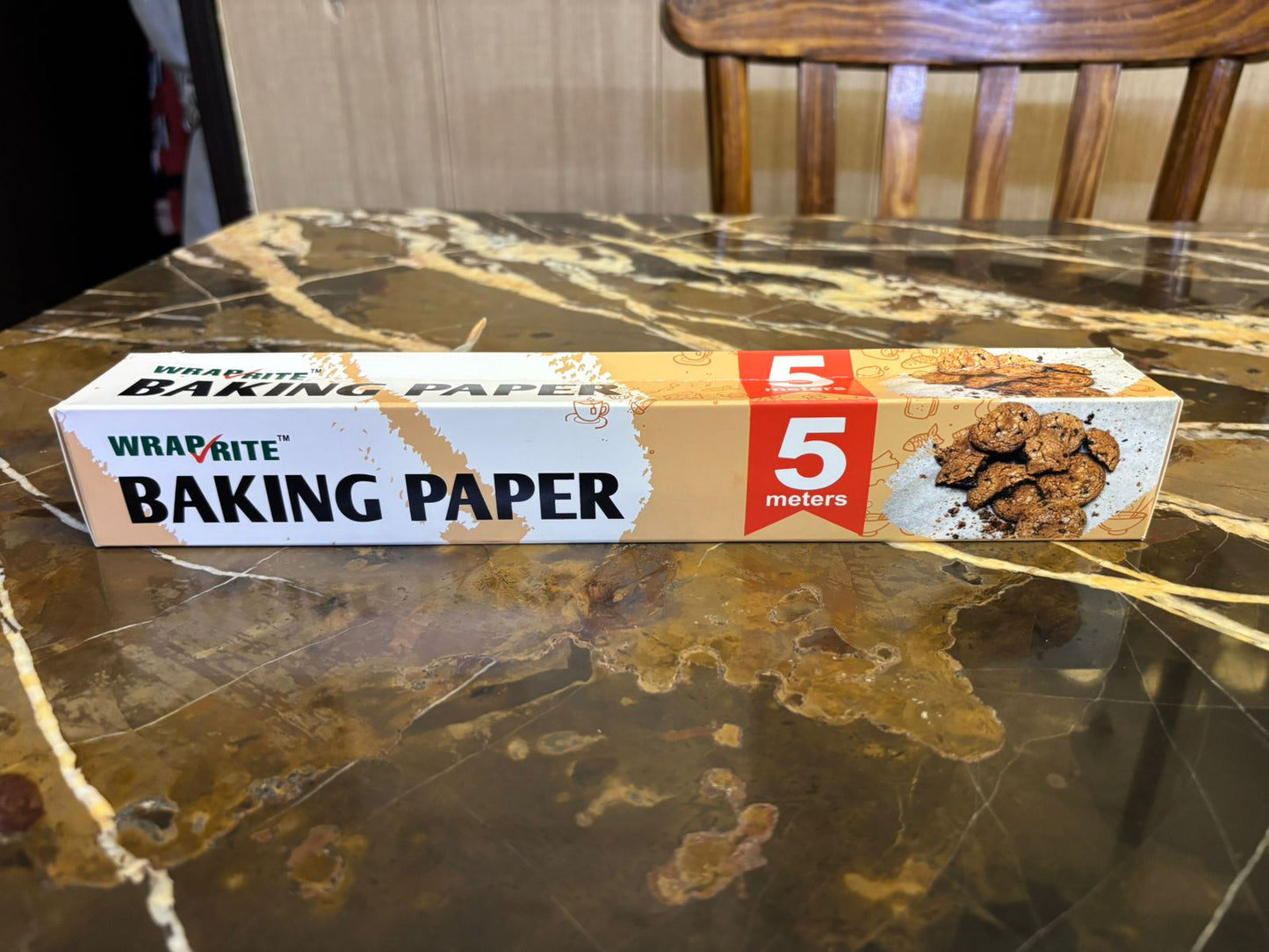 Built-in cutter on WrapRite baking paper roll for clean and easy cutting